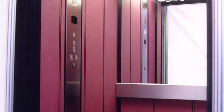 В квартплату петербуржцев включили страхование лифтов