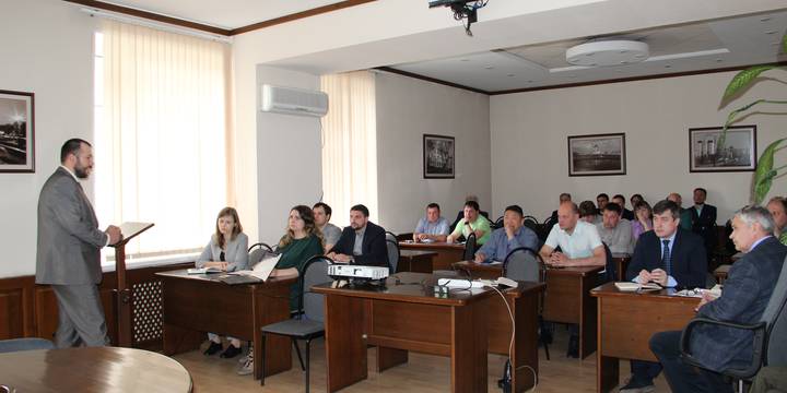 В Хакасии состоялось совещание по вопросу применения энергосберегающих технологий при проведении капремонта