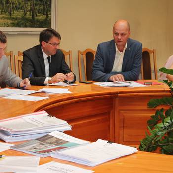 Члены комиссии рассмотрели документы о необходимости проведения работ по капитальному ремонту