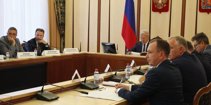 На видеоселекторном совещании с Александром Уссом озвучены промежуточные итоги по выполнению планов