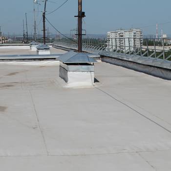 Впервые в крае при капитальном ремонте кровли использовали мембранное покрытие