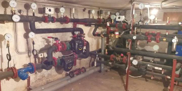 В Туруханском районе определены подрядные организации на выполнение работ по капитальному ремонту инженерных систем многоквартирных домов