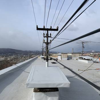 Плоскую кровлю  ремонтируют с использованием мембранных технологий