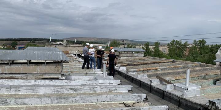 Не только проверяют, но и показывают, как правильно