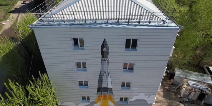 Вместо трещин и разрушенных кирпичей – новый фасад с уникальным дизайном.