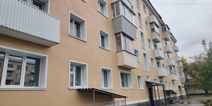 К пяти обновлённым фасадам жилых домов ЗАТО Железногорск, выполненным в текущей «трёхлетке», добавился ещё один.