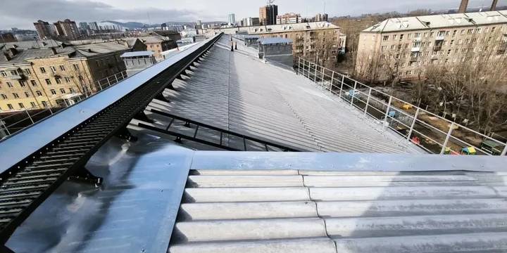 Красноярск, пр-кт Свободный, 36: капитальный ремонт крыши завершён!